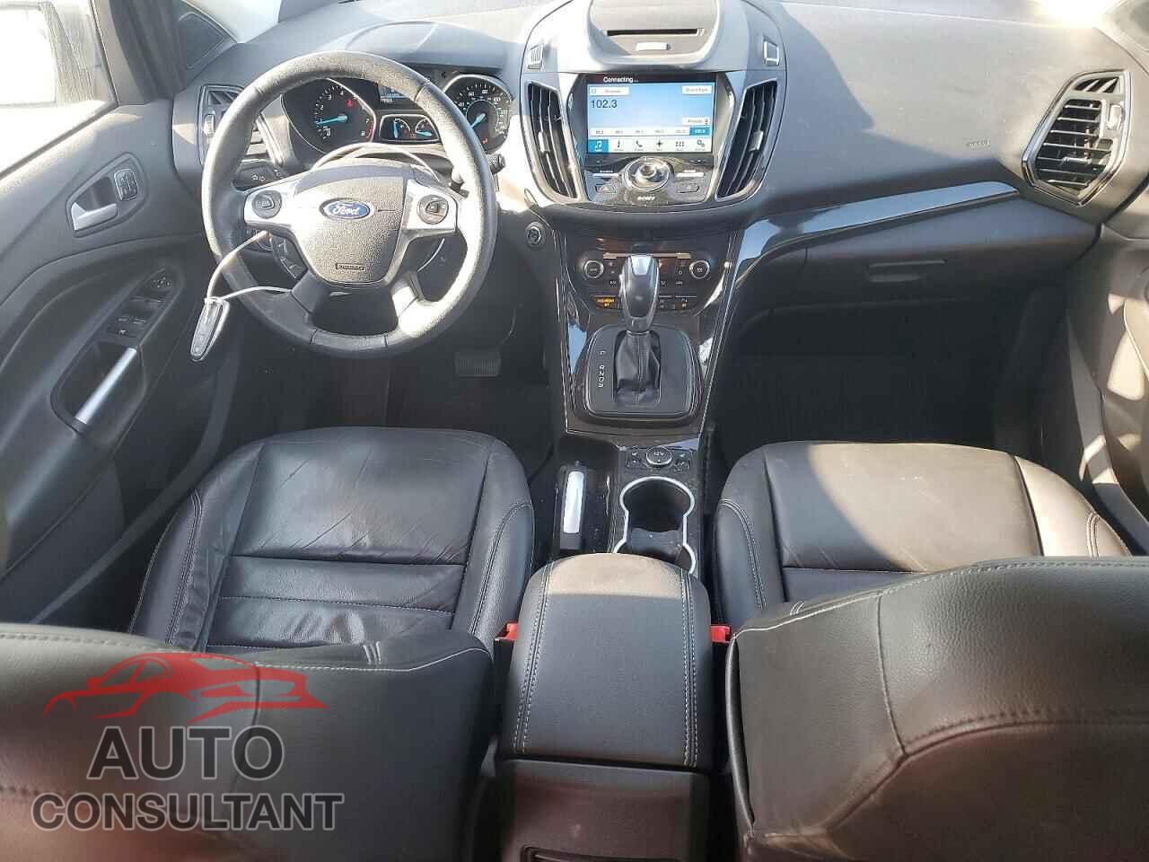 FORD ESCAPE 2016 - 1FMCU9J96GUA88652