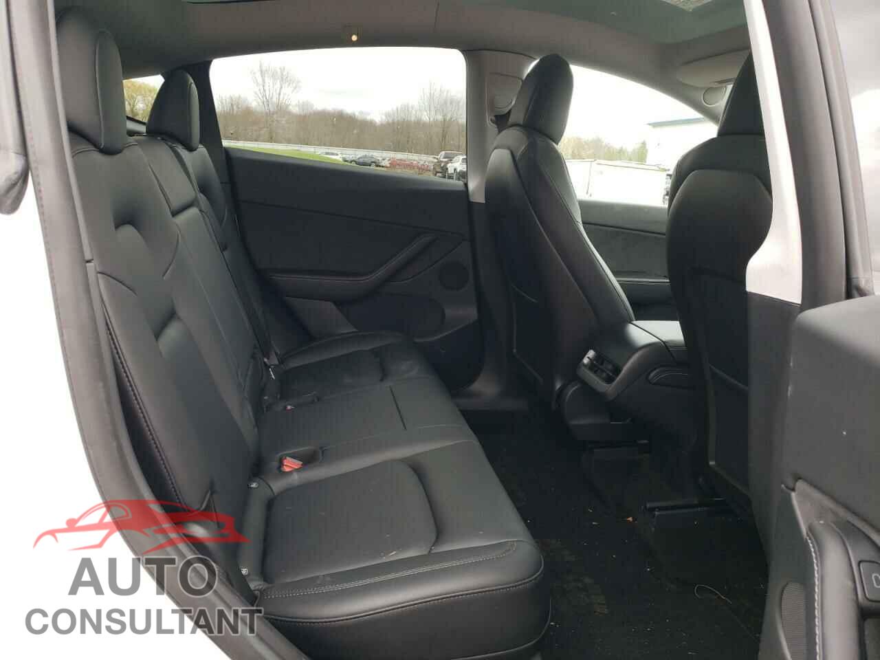 TESLA MODEL Y 2021 - 5YJYGDEEXMF210946
