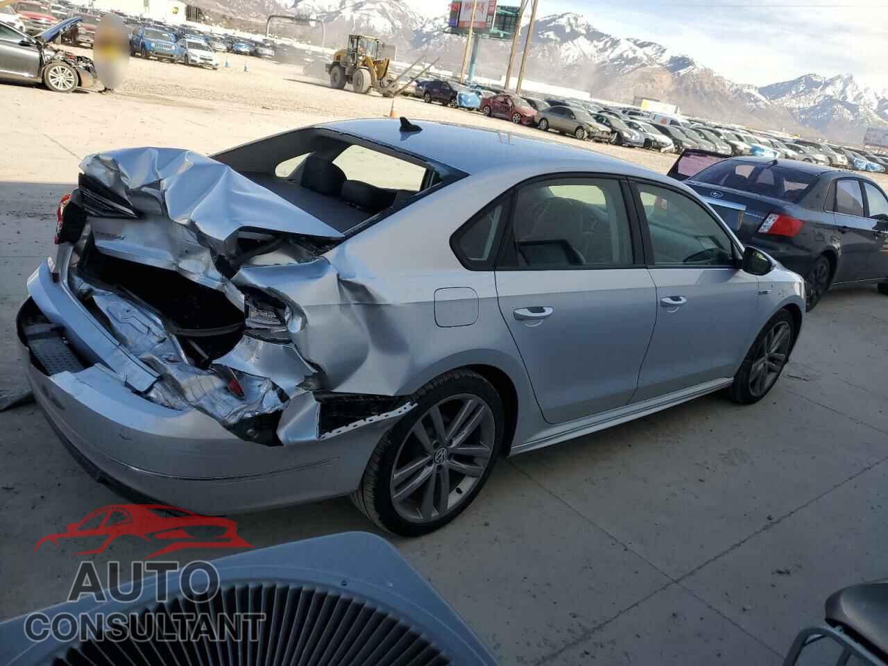 VOLKSWAGEN PASSAT 2018 - 1VWAA7A30JC009197