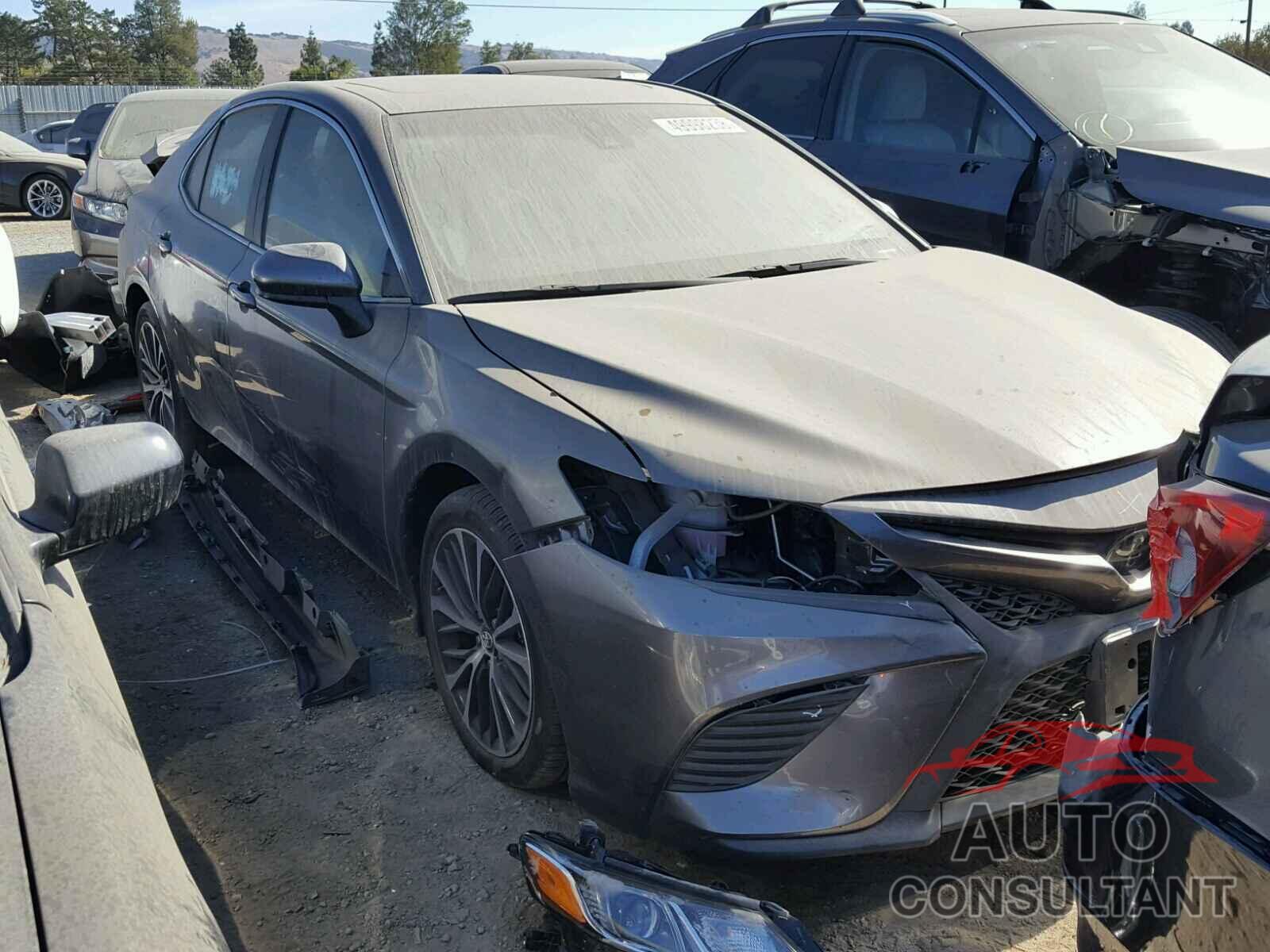 TOYOTA CAMRY 2018 - 4T1B11HK0JU051974