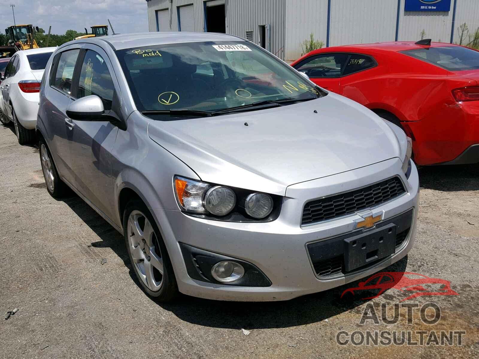 CHEVROLET SONIC 2015 - 1G1JE6SB3F4100661