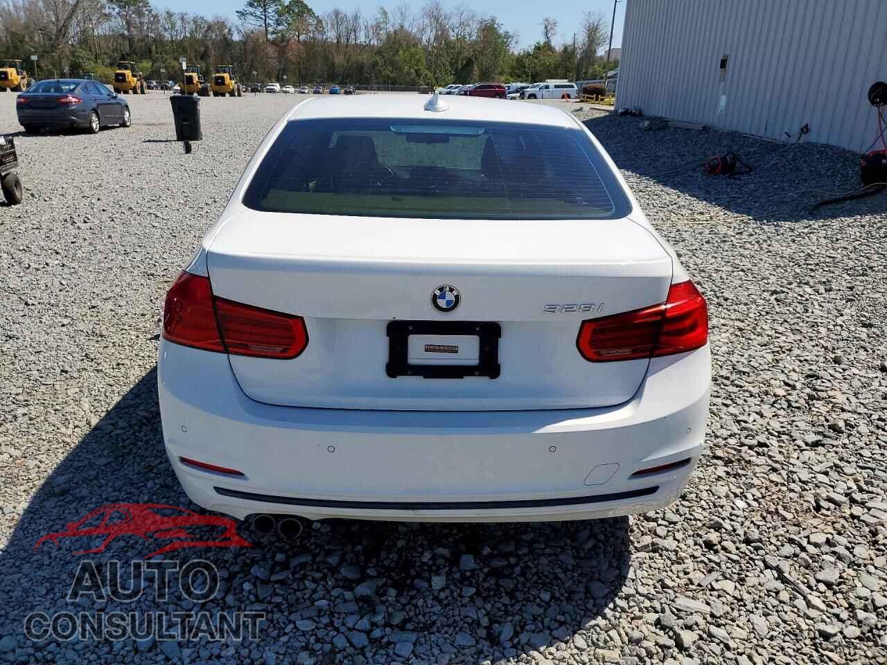 BMW 3 SERIES 2016 - WBA8E9G56GNU29101
