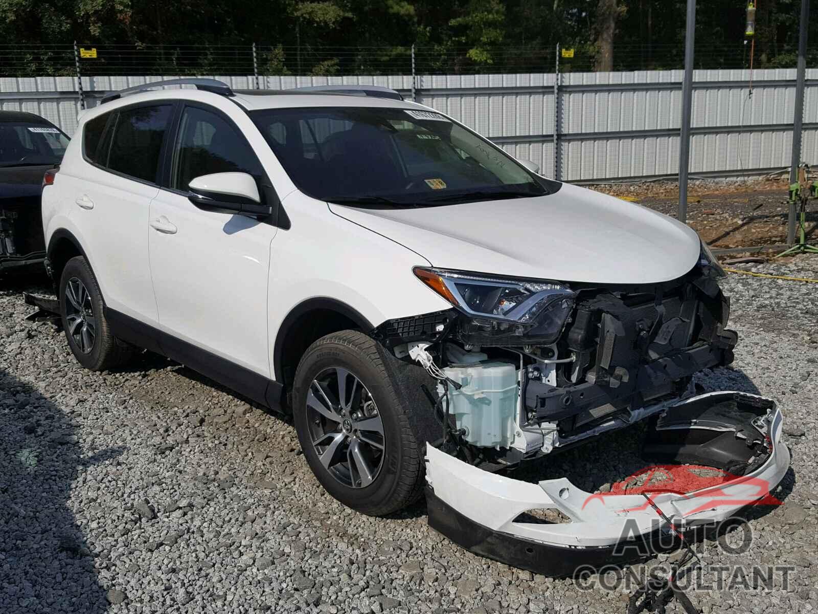 TOYOTA RAV4 XLE 2017 - JTMRFREV1HD198395