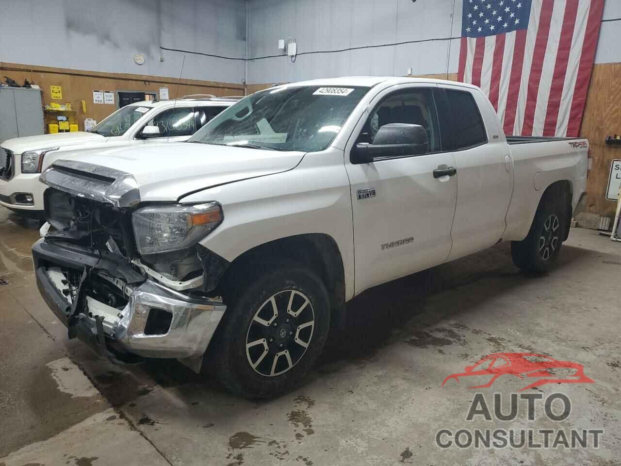 TOYOTA TUNDRA 2018 - 5TFUW5F14JX725820