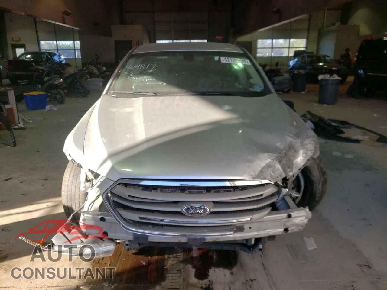 FORD TAURUS 2018 - 1FAHP2D80JG106327