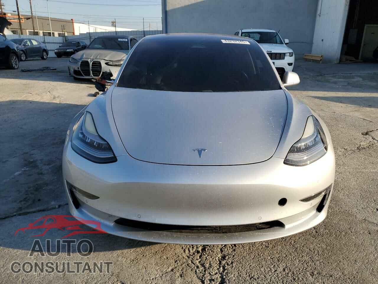 TESLA MODEL 3 2017 - 5YJ3E1EAXHF000686