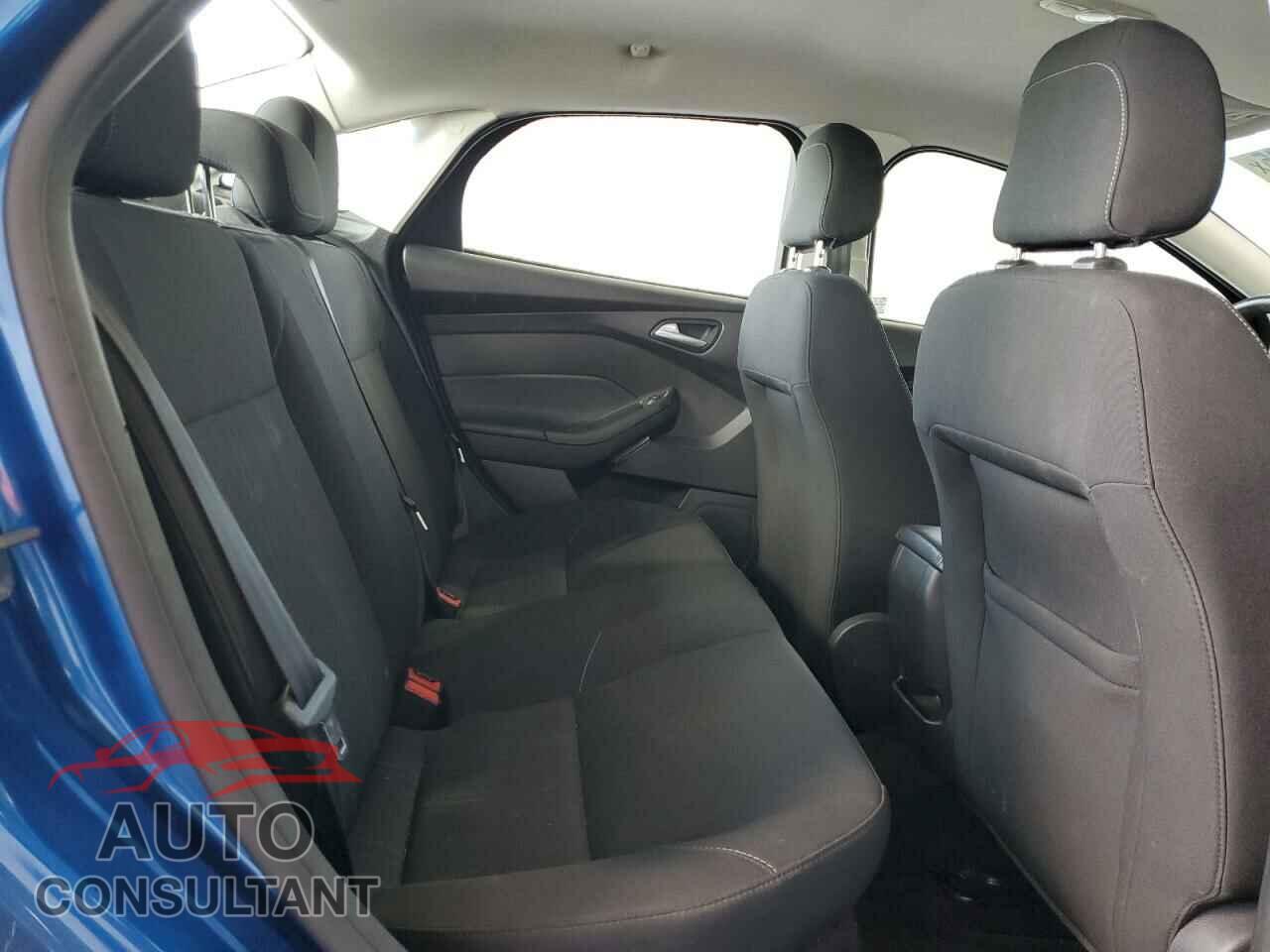 FORD FOCUS 2018 - 1FADP3FE3JL257600