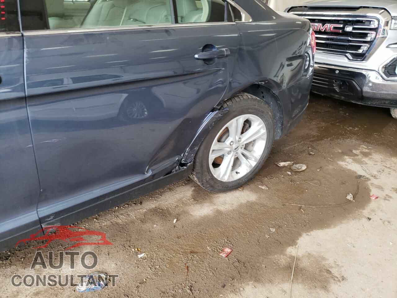 FORD TAURUS 2018 - 1FAHP2D88JG100954
