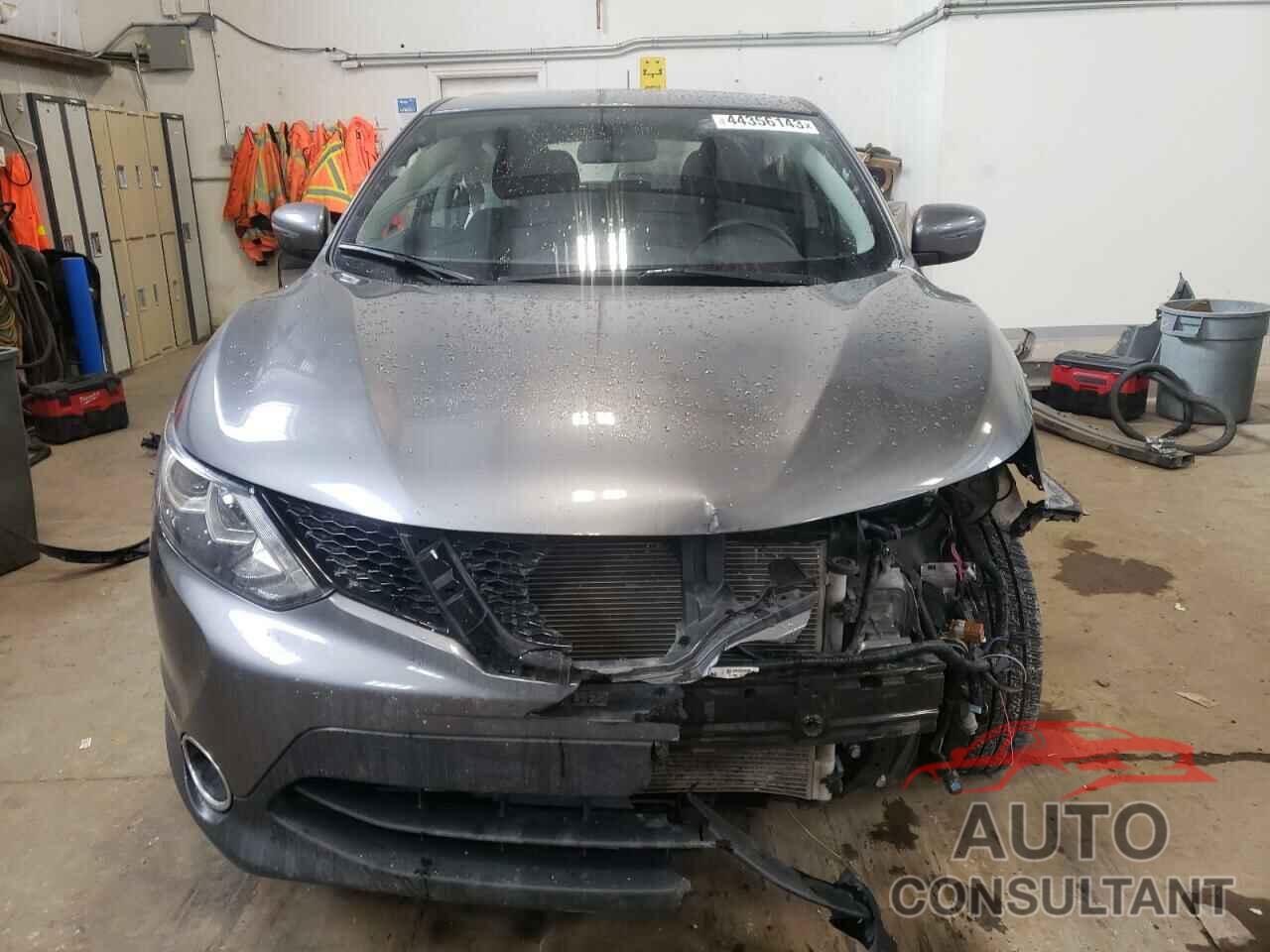 NISSAN ROGUE 2017 - JN1BJ1CP8HW019167