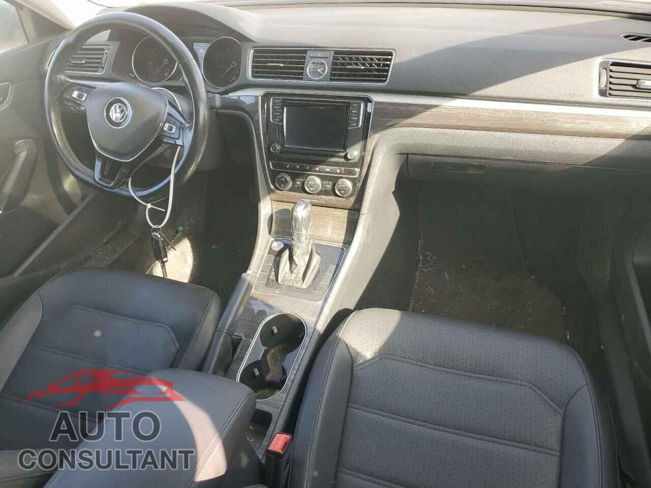 VOLKSWAGEN PASSAT 2017 - 1VWBT7A33HC067622