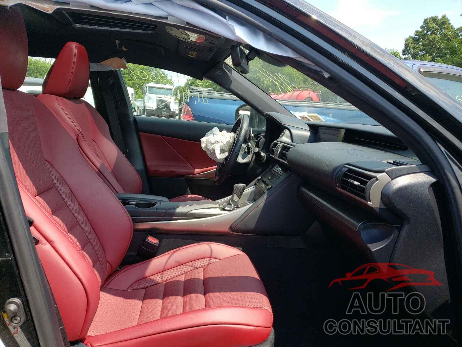 LEXUS IS 2018 - JTHC81D28J5030941