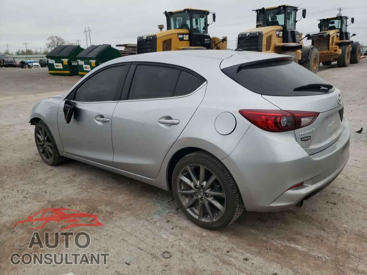 MAZDA 3 2018 - 3MZBN1L39JM209366