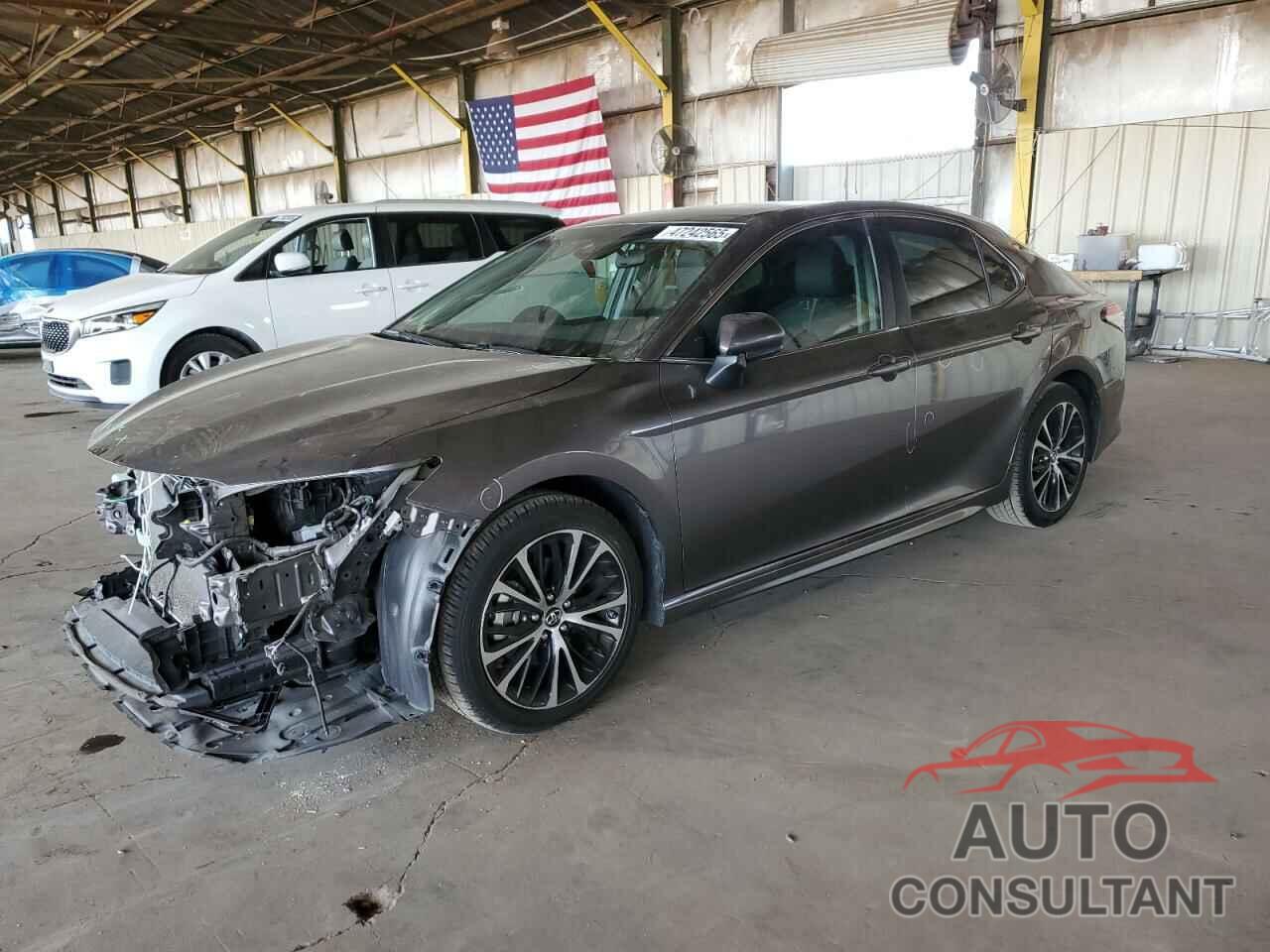 TOYOTA CAMRY 2018 - 4T1B11HK9JU033473