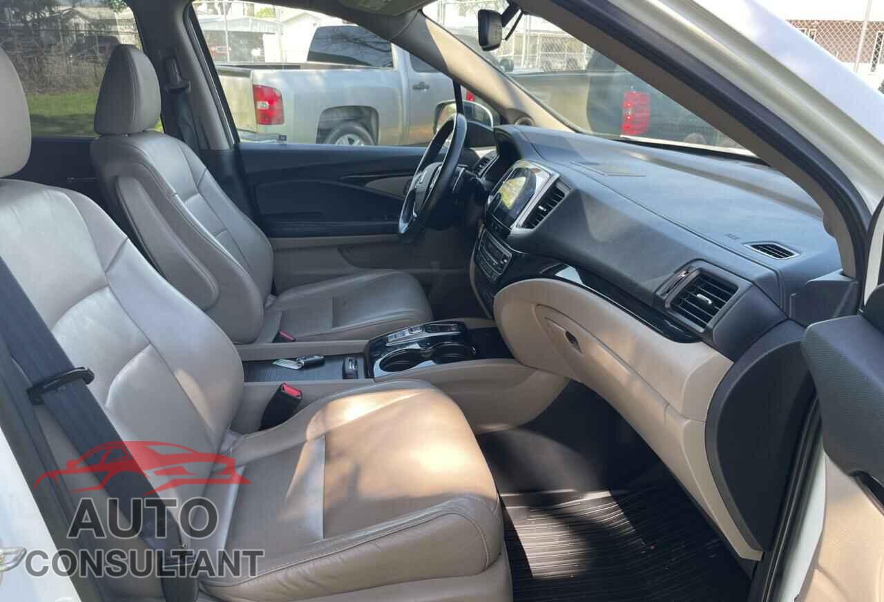 HONDA PILOT 2017 - 5FNYF5H98HB003095