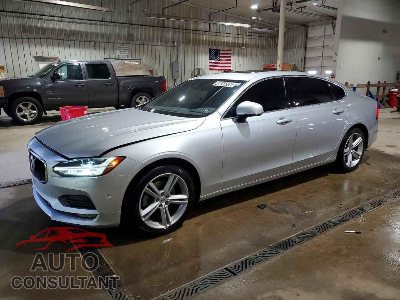 VOLVO S90 2018 - LVY982MK7JP016429