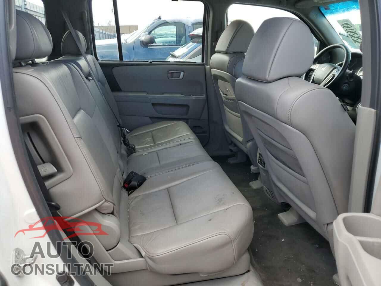 HONDA PILOT 2010 - 5FNYF4H95AB032375
