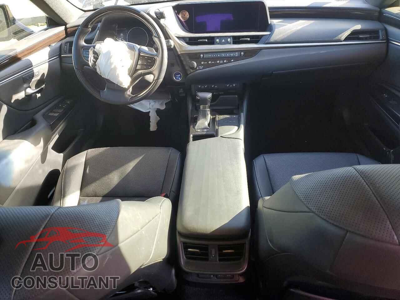 LEXUS ES300 2019 - JTHB21B11K2028054