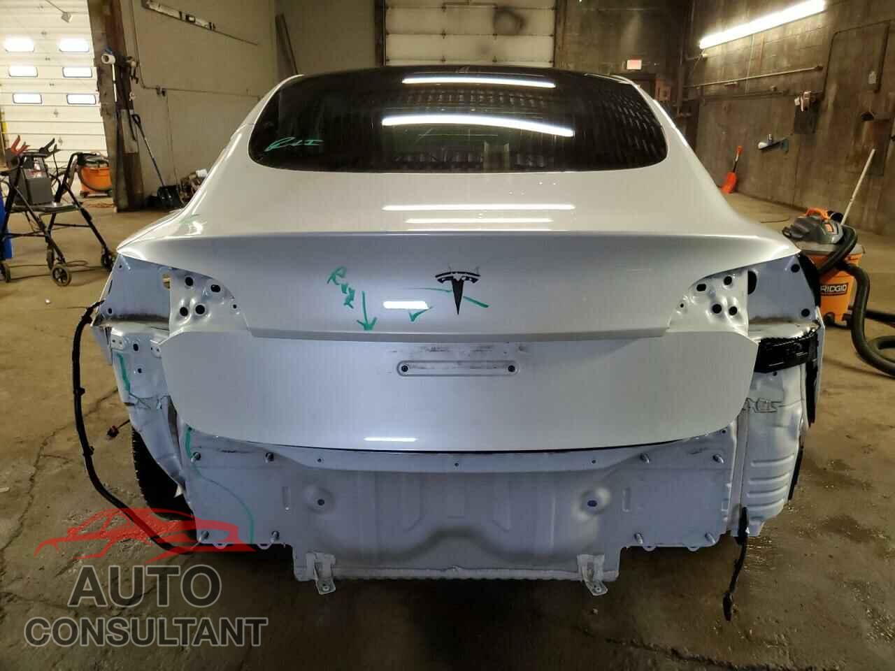 TESLA MODEL 3 2020 - 5YJ3E1EA7LF615558