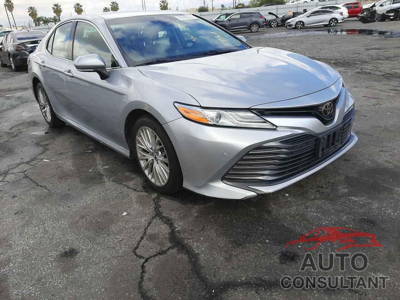 TOYOTA CAMRY 2018 - 4T1B11HK9JU516302