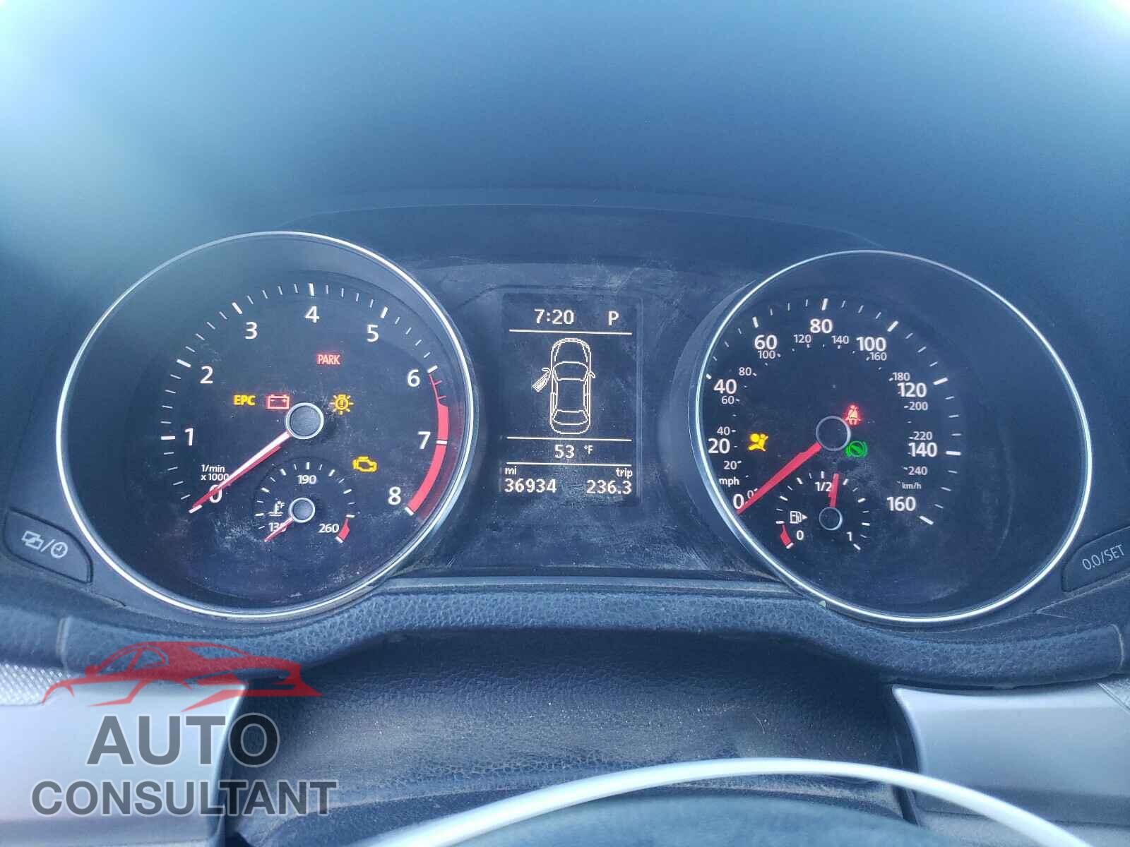 VOLKSWAGEN PASSAT 2017 - 1VWAT7A3XHC059643