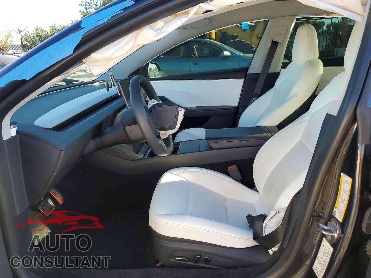 TESLA MODEL 3 2024 - 5YJ3E1EA5RF718146