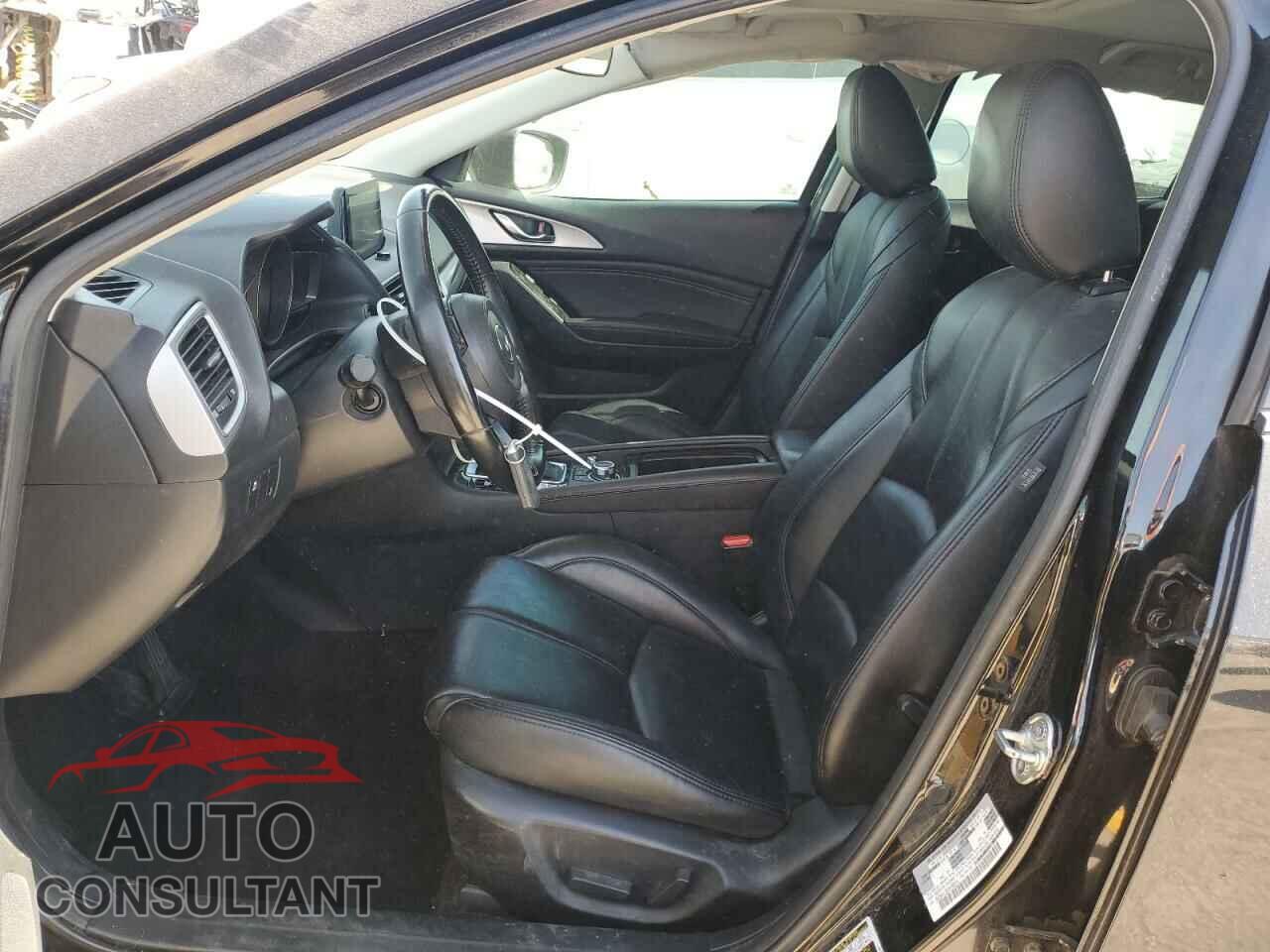 MAZDA 3 2018 - 3MZBN1L38JM198618