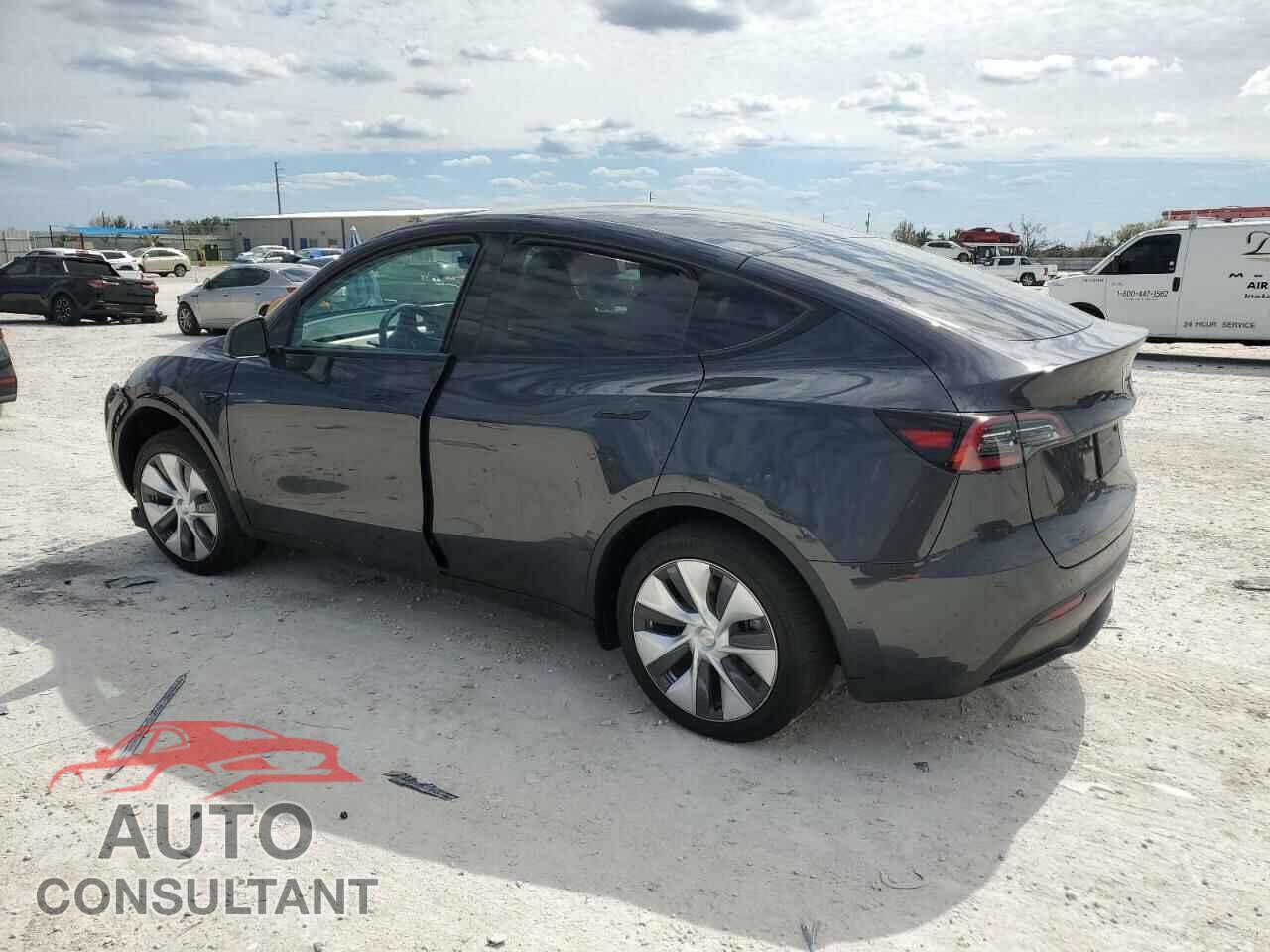 TESLA MODEL Y 2024 - 7SAYGDEE3RF991352