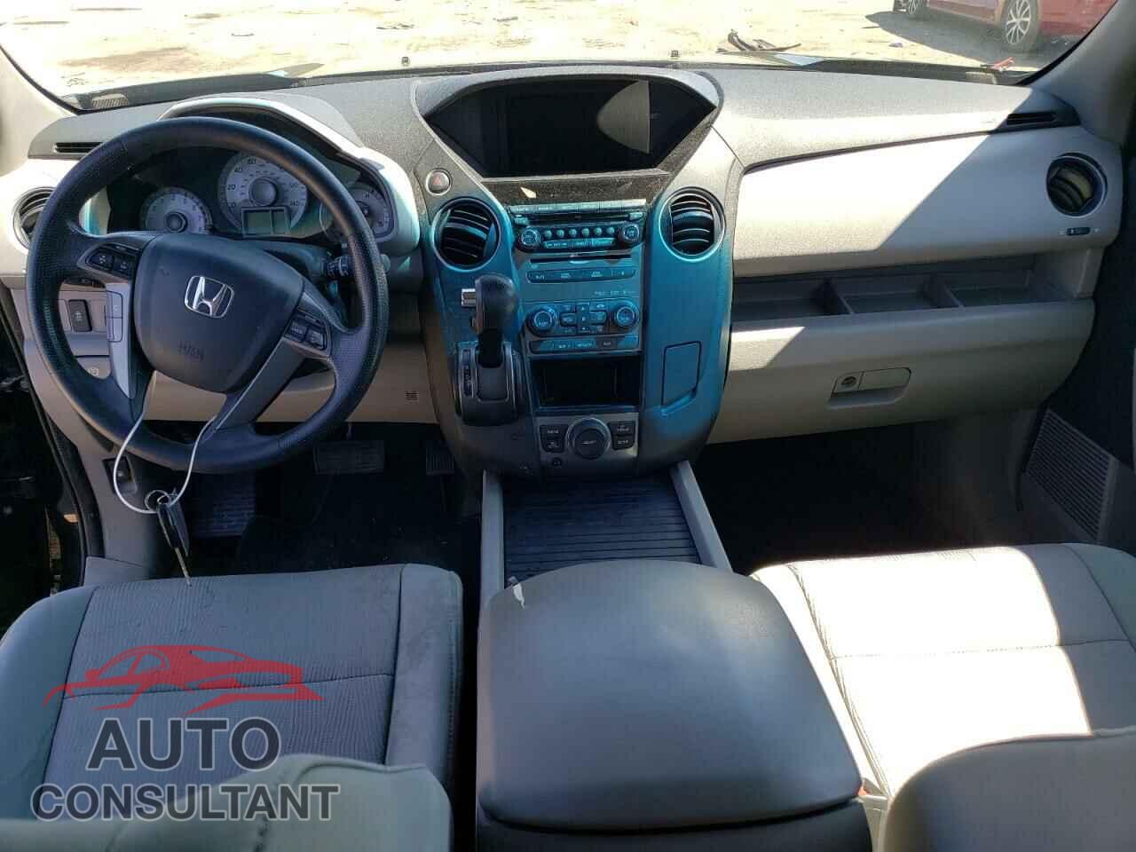 HONDA PILOT 2015 - 5FNYF3H33FB013613