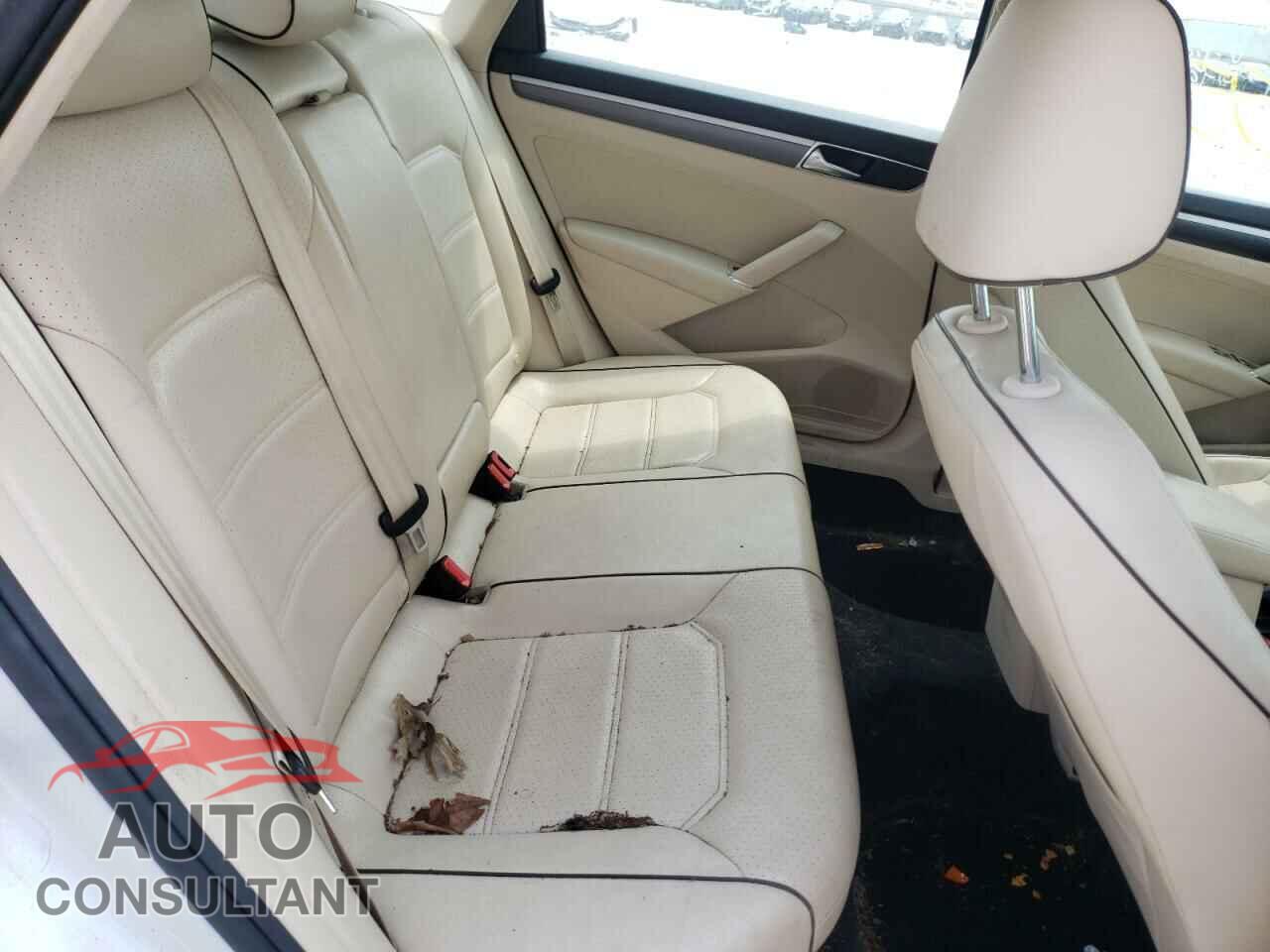 VOLKSWAGEN PASSAT 2018 - 1VWAA7A33JC005290