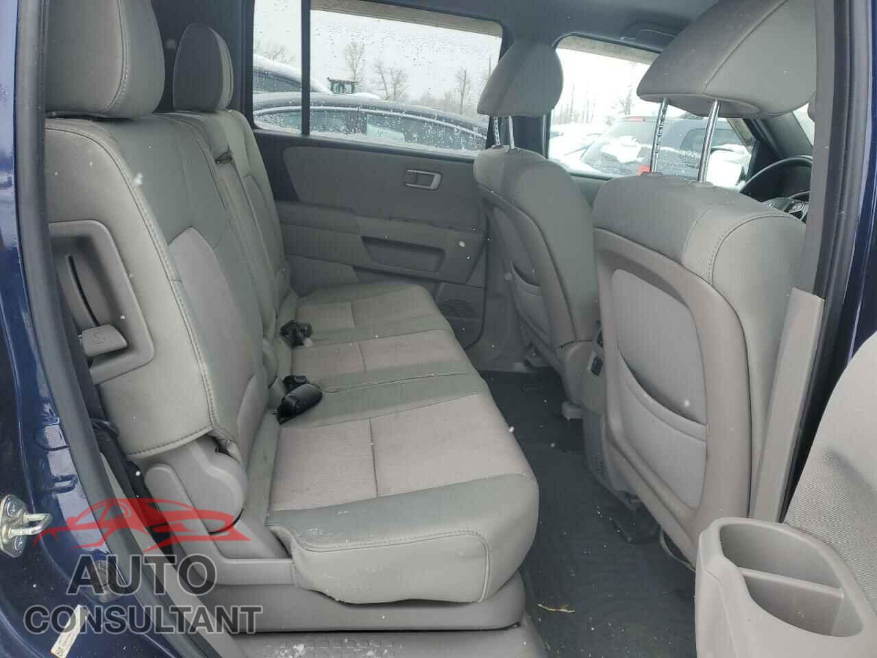 HONDA PILOT 2015 - 5FNYF4H45FB016818