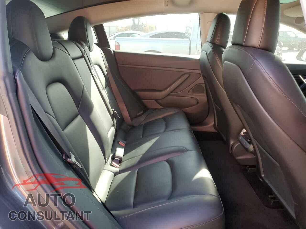 TESLA MODEL 3 2019 - 5YJ3E1EA5KF464251