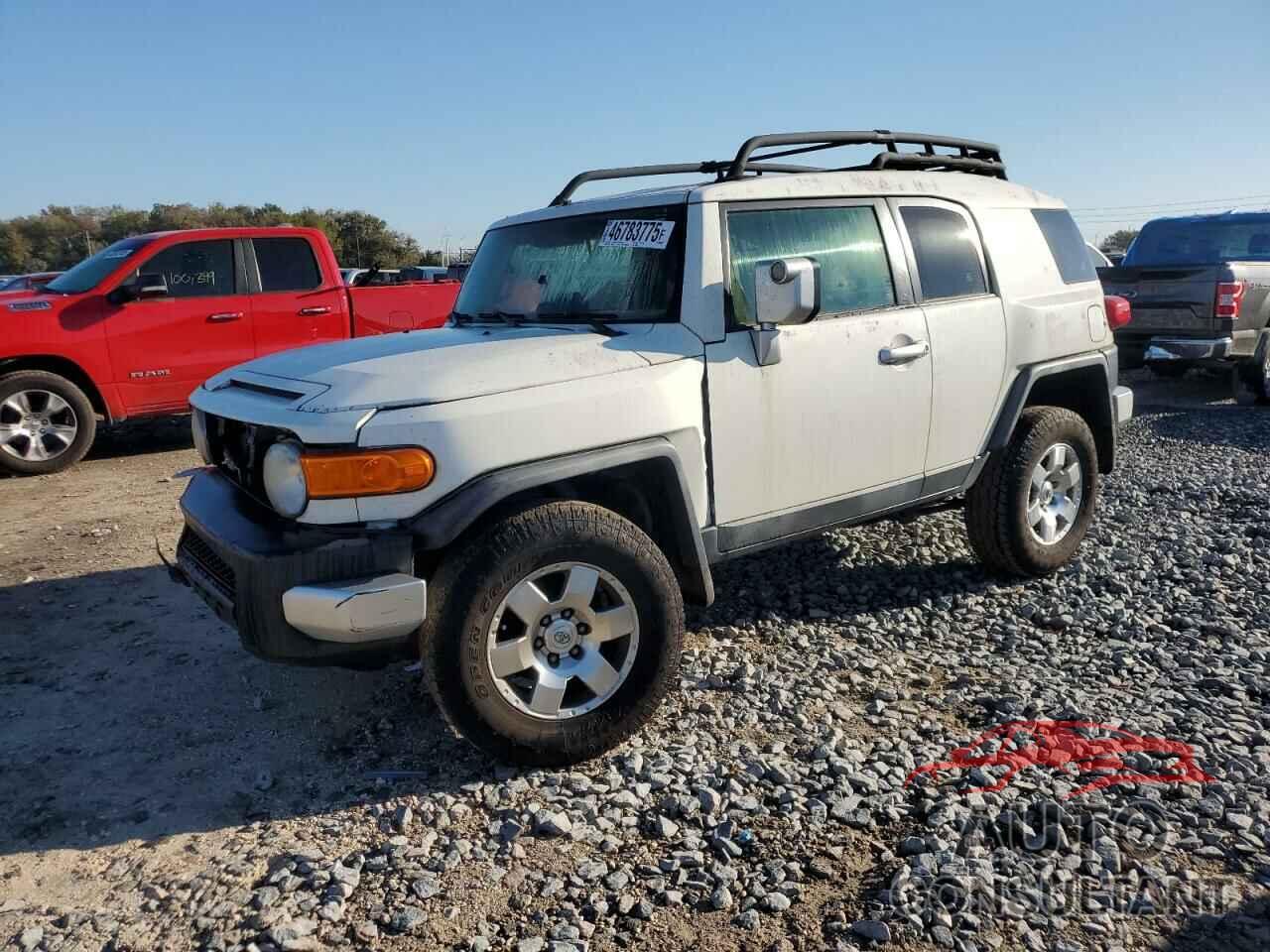 TOYOTA FJ CRUISER 2010 - JTEBU4BF8AK085001