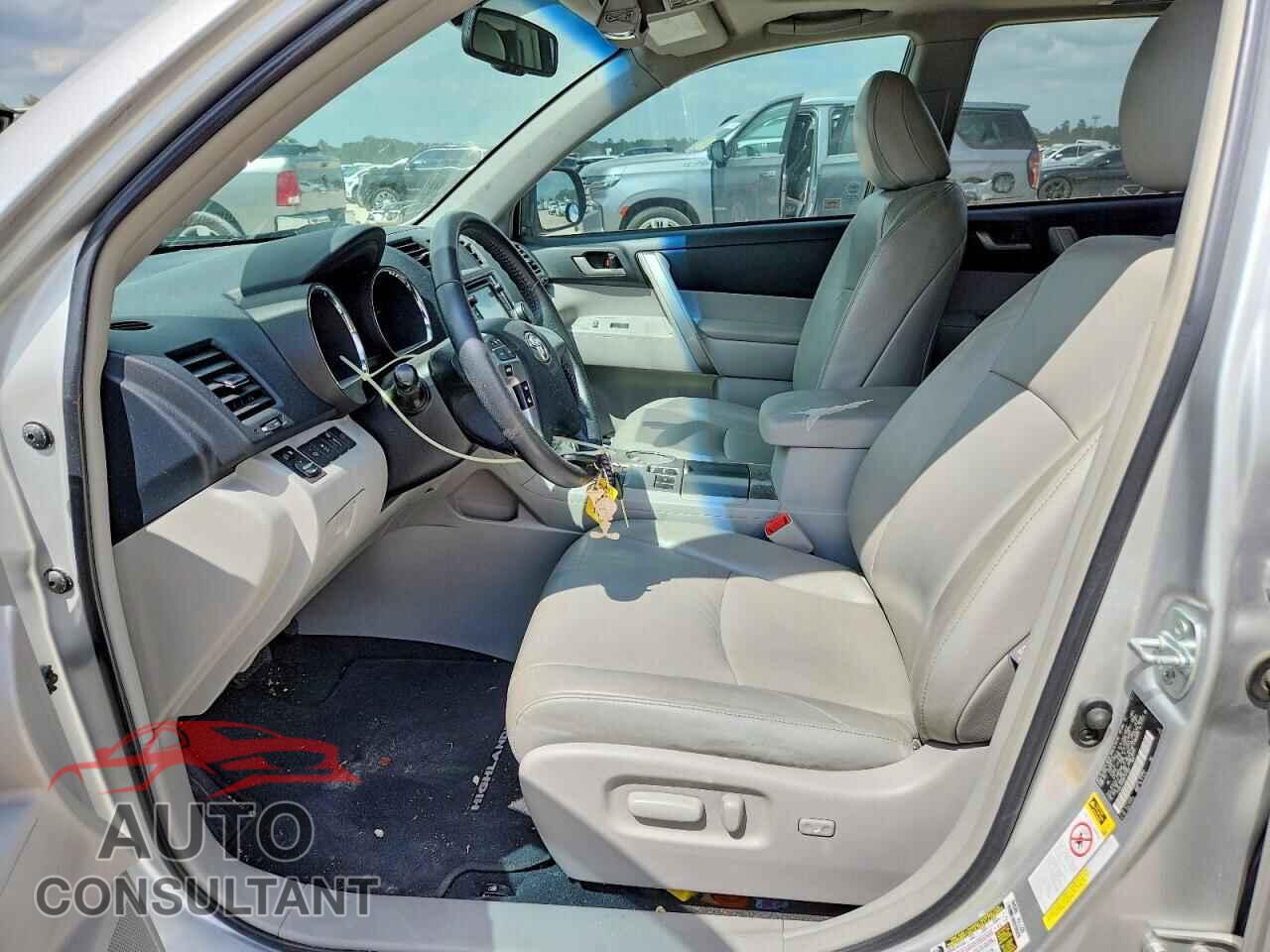TOYOTA HIGHLANDER 2013 - 5TDZK3EH8DS137949