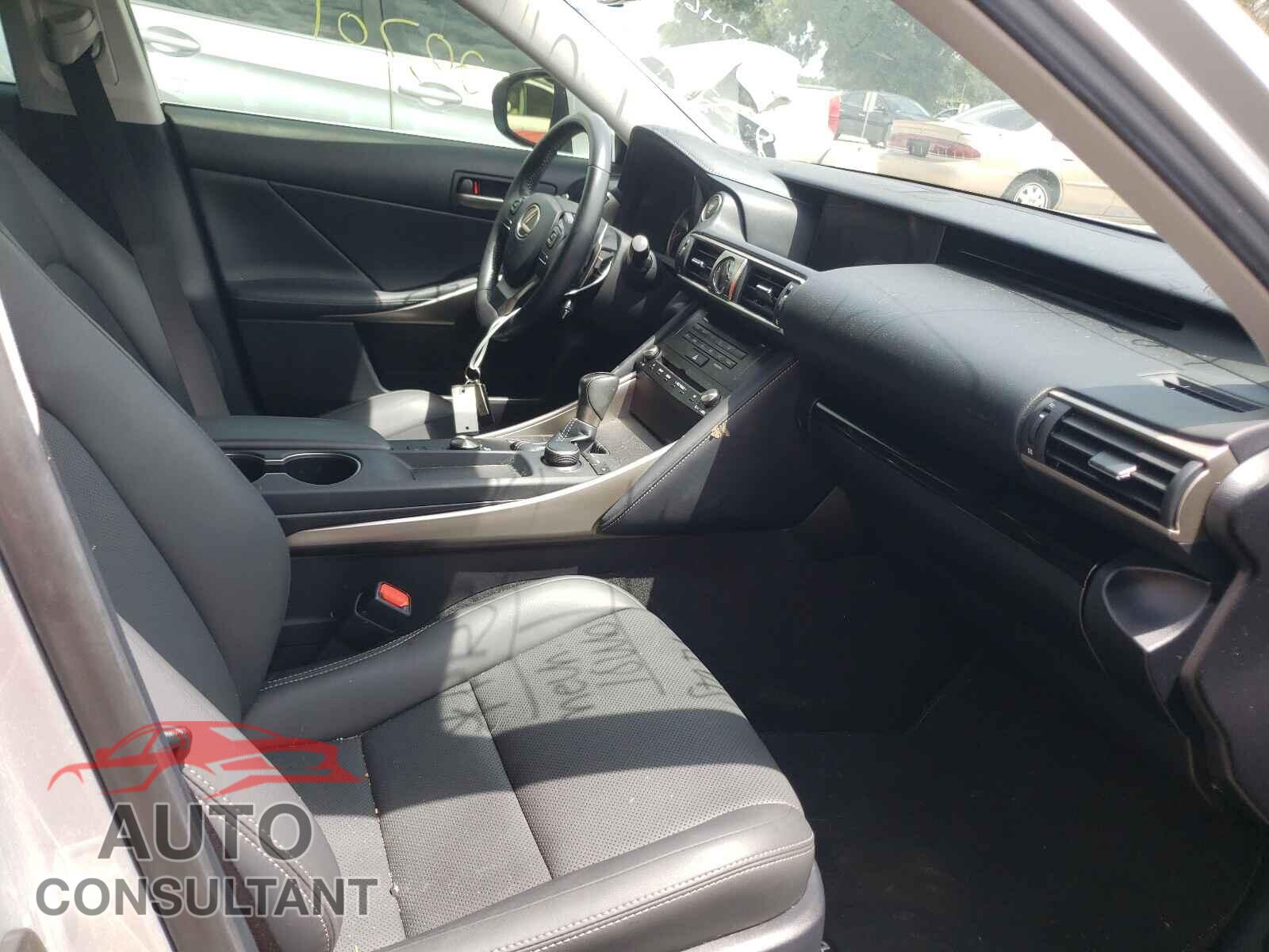 LEXUS IS 2018 - JTHBA1D24J5067971