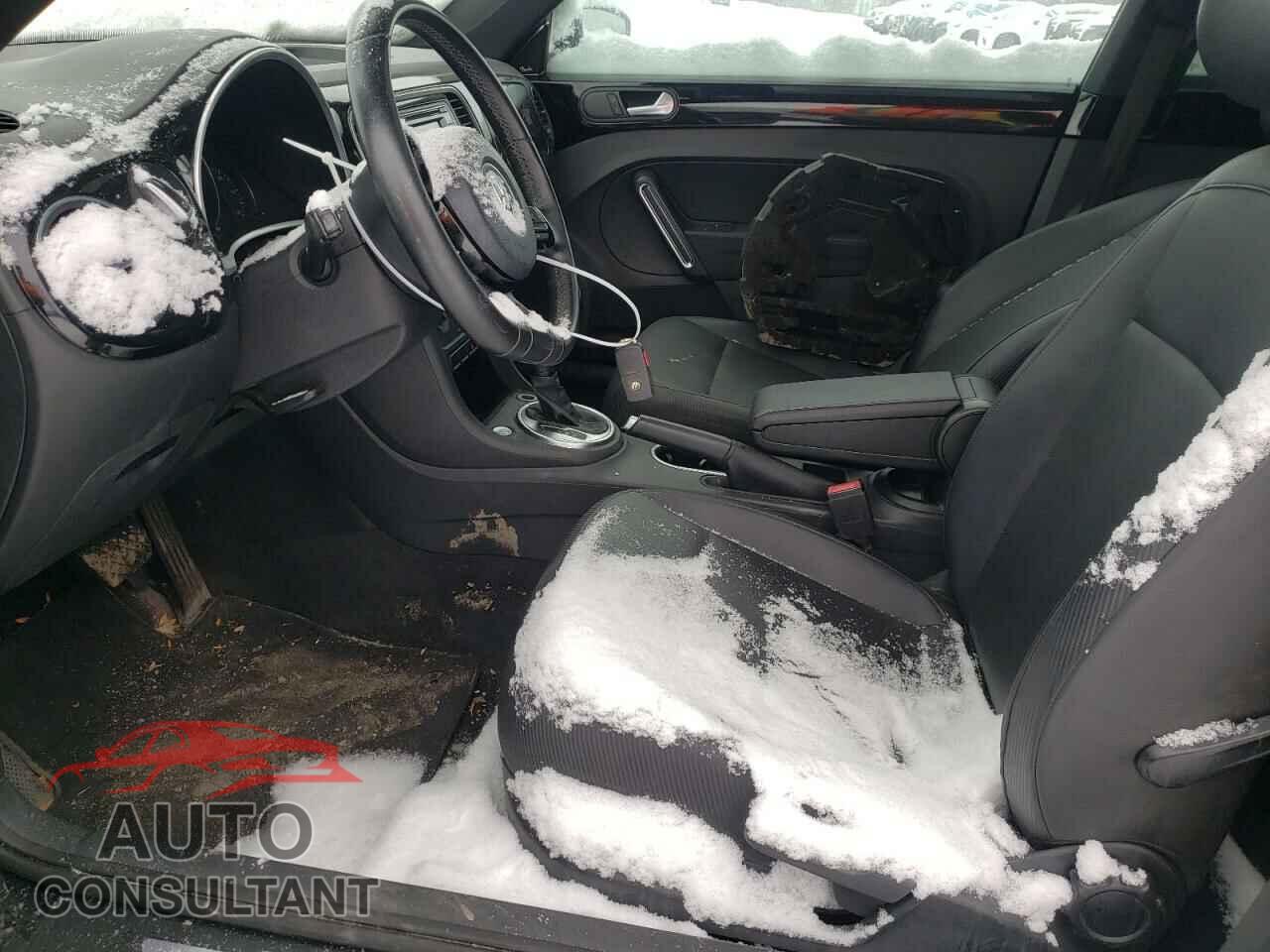 VOLKSWAGEN BEETLE 2012 - 3VWJX7AT9CM612892