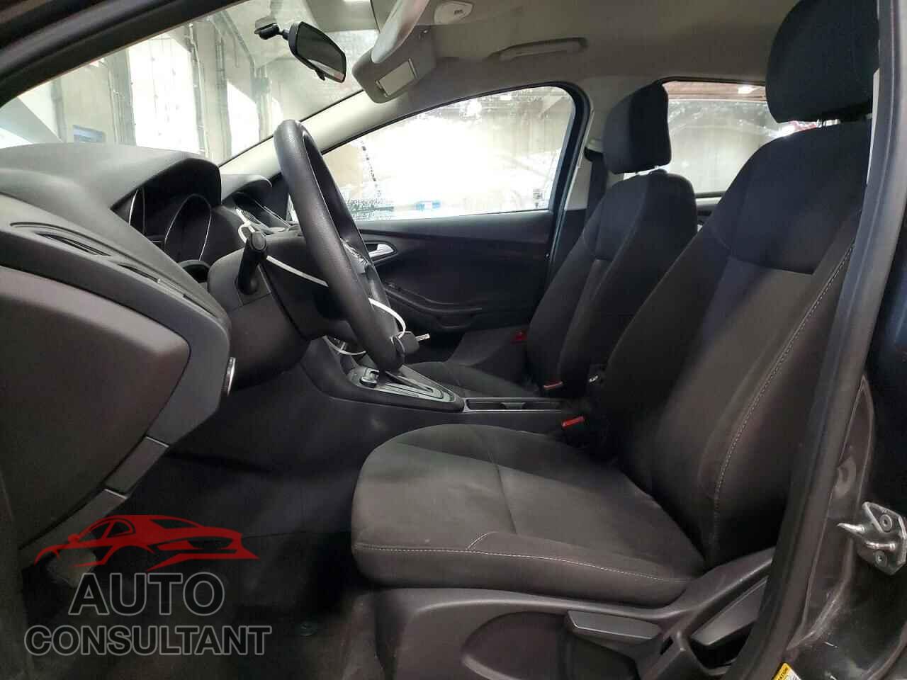 FORD FOCUS 2017 - 1FADP3F29HL300417