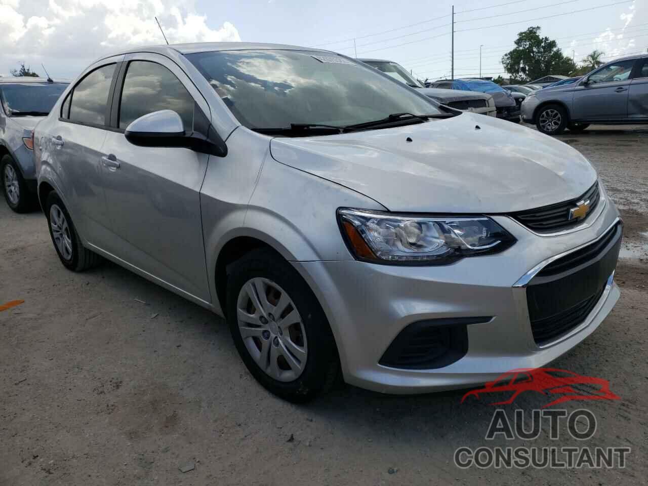 CHEVROLET SONIC 2018 - 1G1JB5SH3J4101261