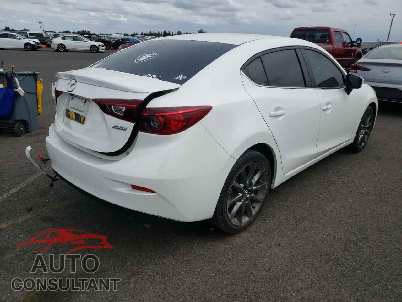 MAZDA 3 2018 - 3MZBN1V37JM191642