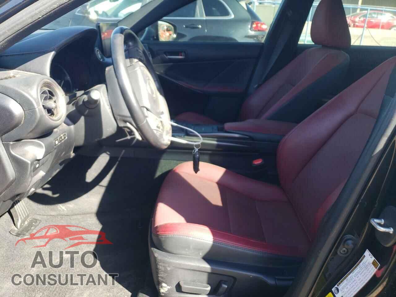 LEXUS IS 2021 - JTHCA1D22M5117579