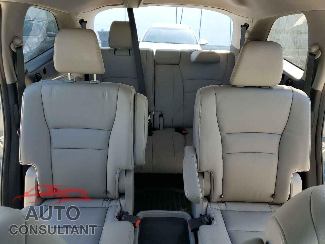 HONDA PILOT 2019 - 5FNYF6H61KB094858