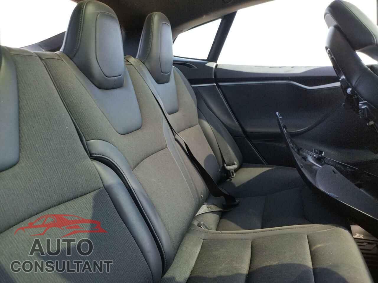 TESLA MODEL S 2018 - 5YJSA1E25JF281012