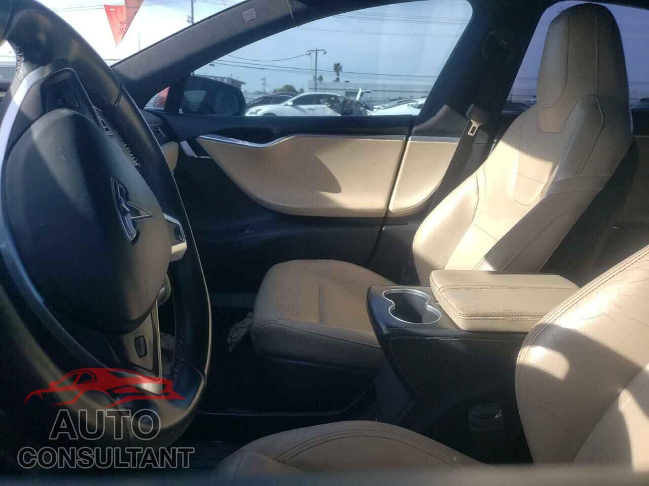 TESLA MODEL S 2015 - 5YJSA1E14FF119242