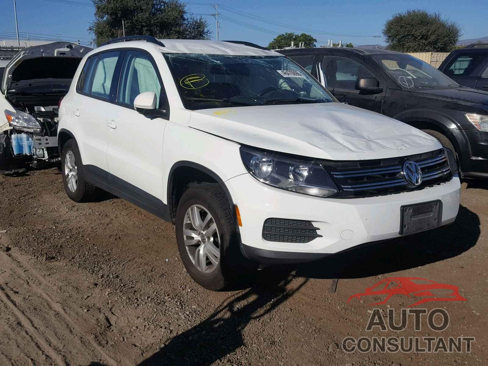 VOLKSWAGEN TIGUAN S 2016 - WVGAV7AX7GW604495