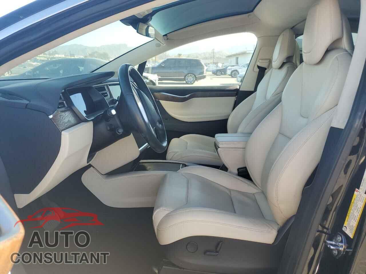 TESLA MODEL X 2017 - 5YJXCAE23HF062687