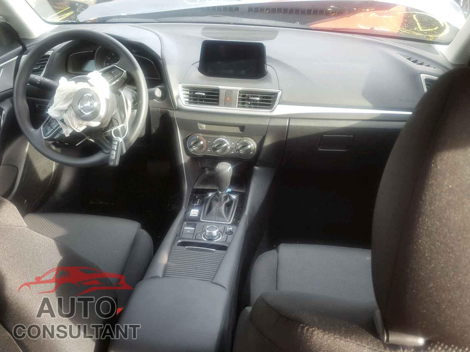 MAZDA 3 2018 - 3MZBN1U76JM223839