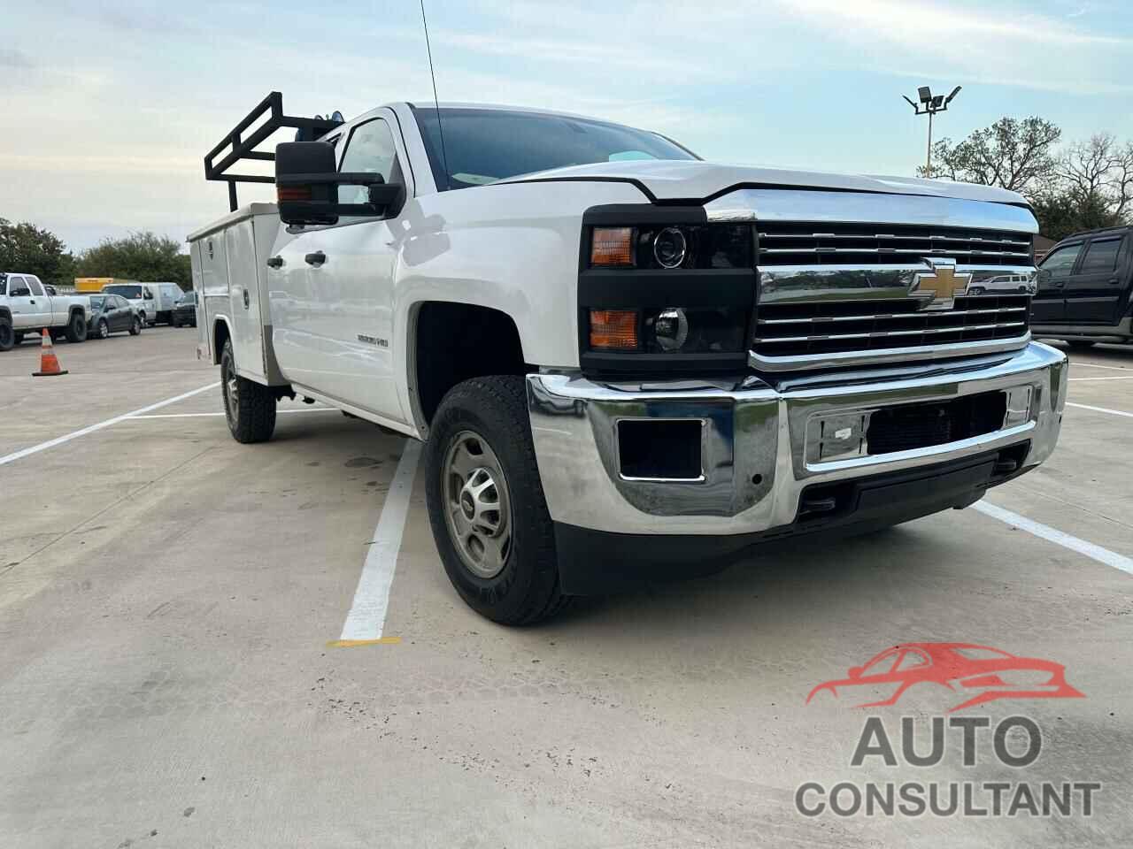 CHEVROLET SILVERADO 2018 - 1GB2KUEGXJZ336255