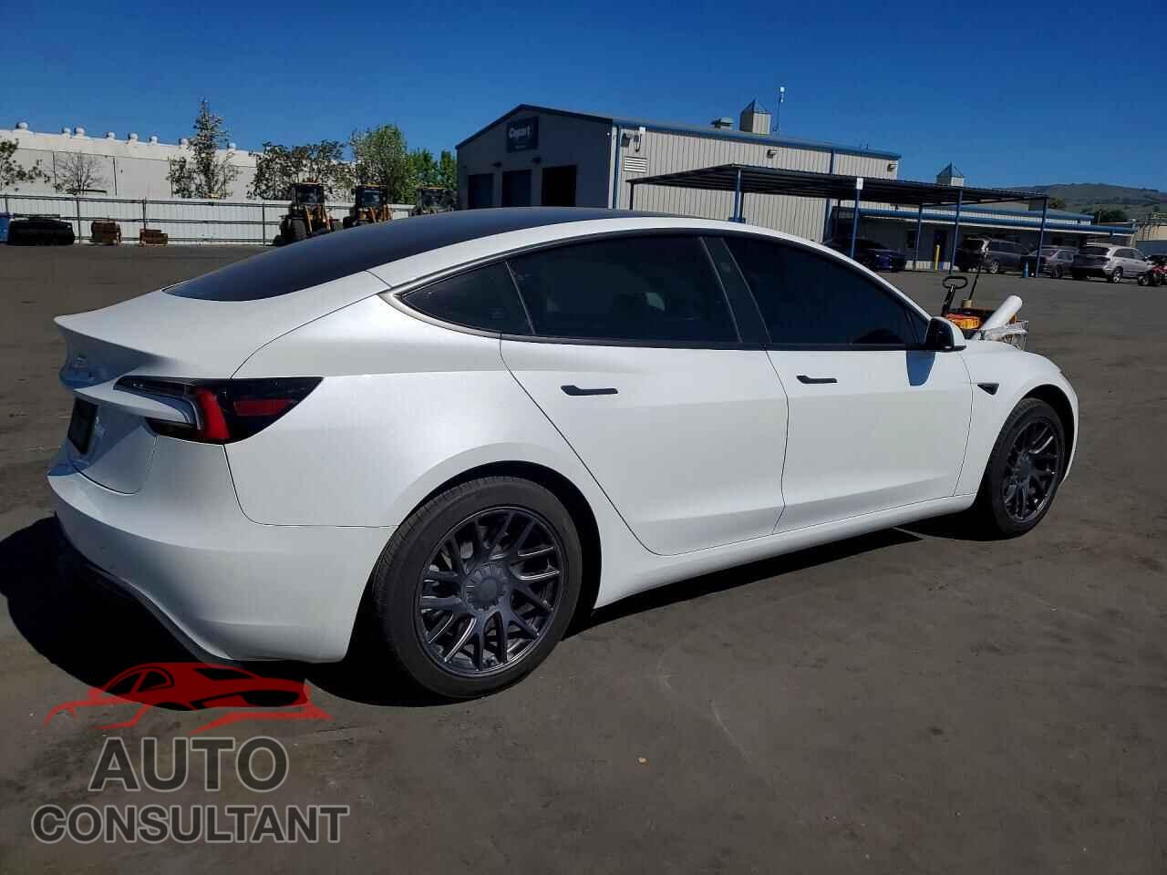 TESLA MODEL 3 2025 - 5YJ3E1EA5SF031870