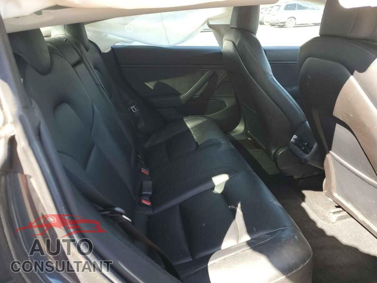 TESLA MODEL 3 2019 - 5YJ3E1EB8KF452023