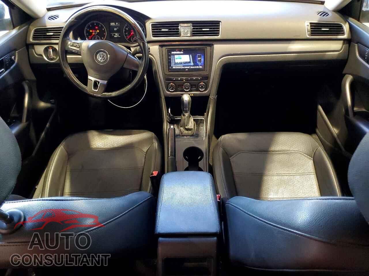 VOLKSWAGEN PASSAT 2014 - 1VWAT7A30EC067892