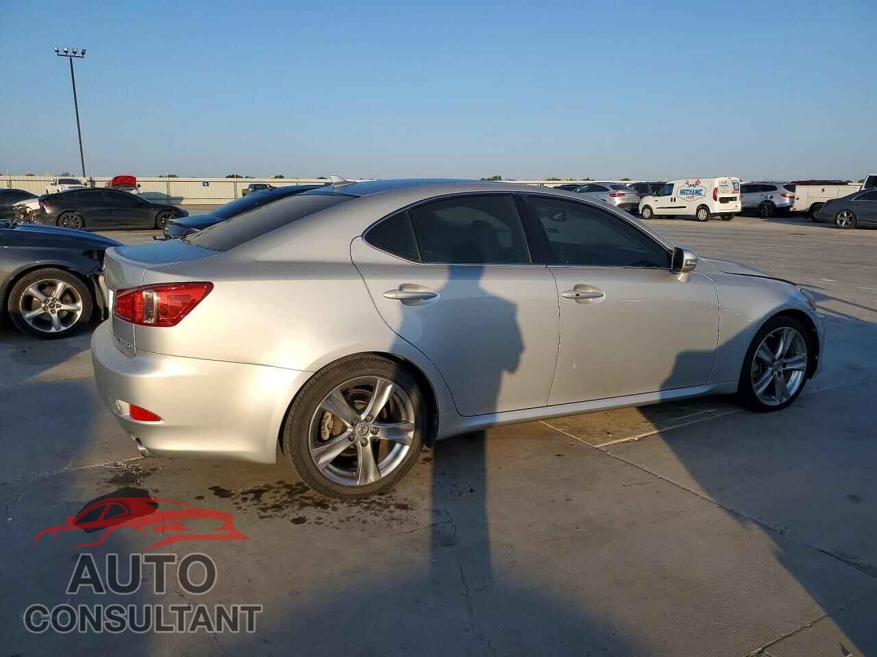 LEXUS IS 2012 - JTHBF5C23C2102420